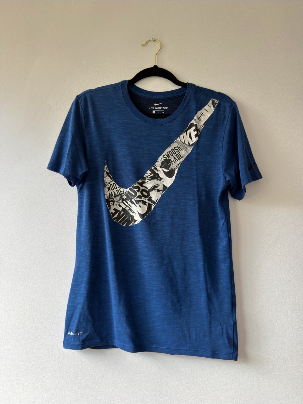 Nike Men's Blue Graphic Swoosh Dri-FIT T-Shirt Size Small